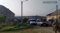 «Книги подкинули, адвоката не пустили»: в Крыму прошли новые обыски у крымских татар (видео) «Книги подкинули, адвоката не пустили»: в Крыму прошли новые обыски у крымских татар (видео)