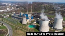 Područje Termoelektrane u Tuzli iz aprila 2021. godine. I pored kritika zbog namjere za uvećavanje kapaciteta ove elektrane, BiH je na ivici početka gradnje još jednog bloka. Povlačenje američkog izvođača, te promjena uslova kineskih investitora, investiciju dovode u pitanje. 