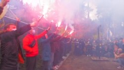 Автопробіг до будинку голови КСУ: перешкоди від поліції та шибениця під вікнами – відео Автопробіг до будинку голови КСУ: перешкоди від поліції та шибениця під вікнами – відео