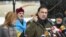 Міхеїл Саакашвілі перед будівлею парламенту в Києві, 6 грудня 2017 року