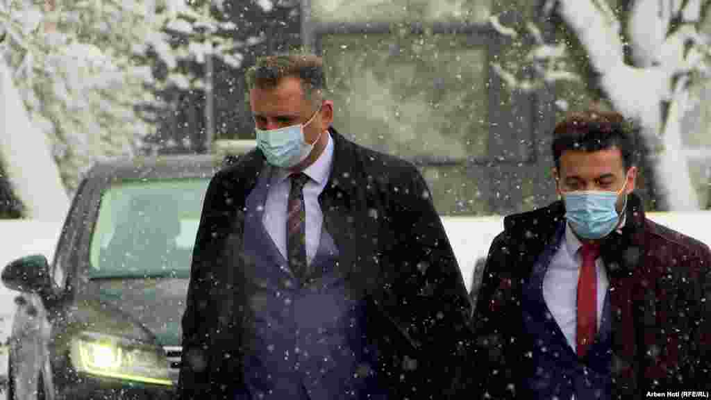 Poslanik Samoopredeljenja Mefail Bajqinovci dolazi na zasedanje