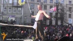 На Грушевського продовжуються сутички На Грушевського продовжуються сутички