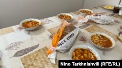 სადილი სუროგატი დედებისა და მათი შვილებისთვის