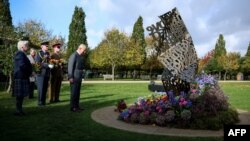 Regele Charles al III-lea la memorialul din Staffordshire, 27 octombrie 2025.