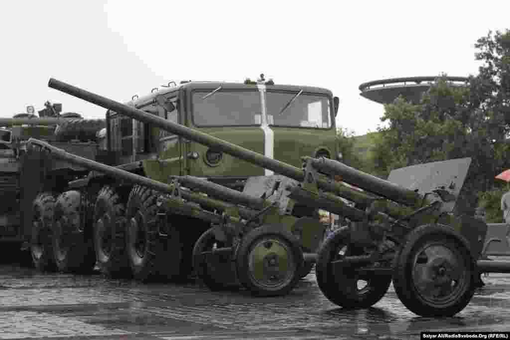 Виставка військової техніки, вилученої в бойовиків під час проведення АТО. Окремі зразки є на озброєнні лише в Росії, повідомляє прес-центр СБУ.