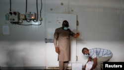 Prve vakcine iz programa COVAX dostavljene u glavni grad Gane, 24. februar, 2021.