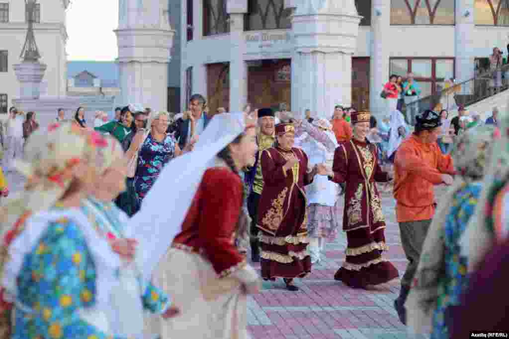 Кол Шәриф каршында "Түгәрәк уен" 