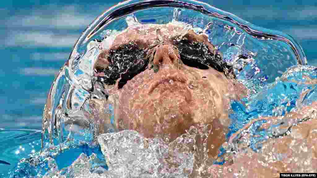 Leo Gudmundur Rafnsson sa Islanda takmiči se u trci na 100 metara leđno za muškarce na Svjetskom prvenstvu u plivanju u vodi u Budimpešti. 