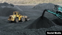 Кони ангишти Шӯроб, Исфара