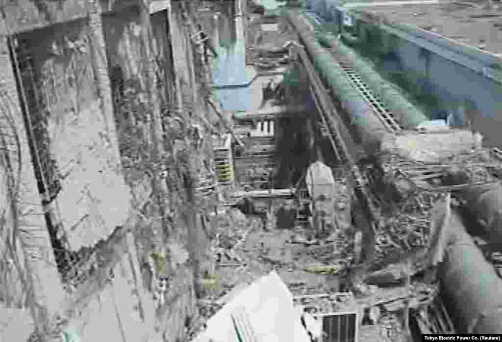 Reaktor 4 u Fukušimi 15. aprila 2011. godine