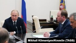 Владимир Путин во время совещания с членами Совета Безопасности РФ. 10 августа 2018