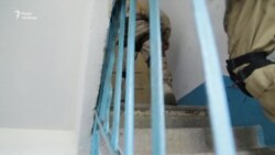 У багатоповерхівці Авдіївки внаслідок інтенсивних обстрілів обвалилися перегородки будинку (відео) У багатоповерхівці Авдіївки внаслідок інтенсивних обстрілів обвалилися перегородки будинку (відео)