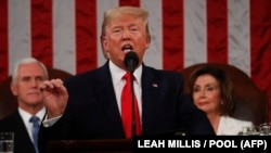 دونالد ترامپ، بامداد ۱۶ بهمن به وقت تهران، در جریان ایراد سخنرانی وضعیت کشور در کنگره ایالات متحده