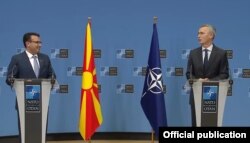 "Sigurnosni kriterijum u Crnoj Gori moraju biti zadovoljeni", kazao je Jens Stoltenberg (desno) na pres-konferenciji sa Zoranom Zaevom, 8. oktobar.