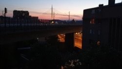 Protest i kontraprotest sa balkona i krovova zgrada u Srbiji Protest i kontraprotest sa balkona i krovova zgrada u Srbiji