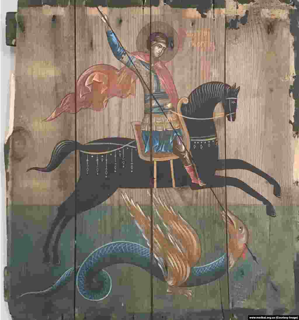 Святий Георгій вбиває дракона на панелі ящика з-під боєприпасів, який привезли з передової в Авдіївці. Клименко каже: «Більшість людей думають про цю війну як про щось дуже далеке. Для мене було важливо показати людям, що війна реальна, що цей ящик від боєприпасів справжній, і в ньому зберігалася справжня зброя, яка вбивала реальних людей». У розмові з кореспондентами Reuters співзасновник проєкту «Придбай ікону – врятуй життя» Олександр Клименко зазначив: «Я не хочу, щоб ця війна існувала. І я не хочу, щоб існував цей проєкт»