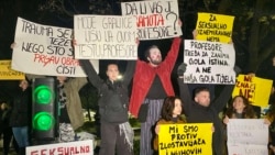 Protest ispred podgoričke gimnazije: Ne seksualnom uznemiravanju u školi
