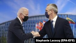 Džozef Bajden i Jens Stoltenberg u Briselu, 14. juna 2021