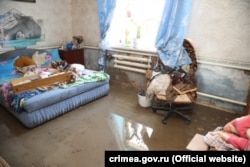 Комната в доме в селе Приозерном Ленинского района, затопленном во время наводнения