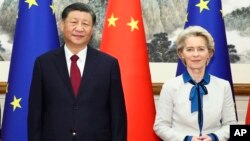 Kineski predsjednik Xi Jinping s predsjednicom Evropske komisije Ursulom von der Leyen na sastanku u Pekingu 2023.