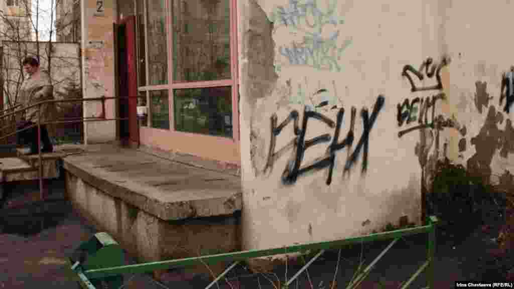 Подъезд соседнего дома