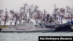 Ukrajinski brodovi koje je zatočila Rusija uz obalu tjesnaca Kerč, Krim