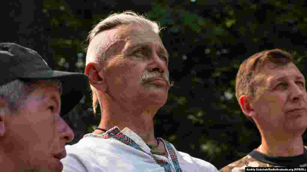 Віряни УПЦ Київського патріархату під час урочистого мелебню з нагоди Дня хрещення Русі-України на Володимирської гірці у Києві 28 липня 2016 року Фотогалерея: Віряни на Володимирській гірці. Які вони?