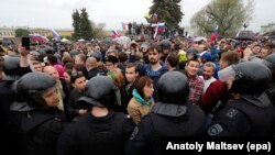 Акция протеста на Марсовом поле в Петербурге 12 июня
