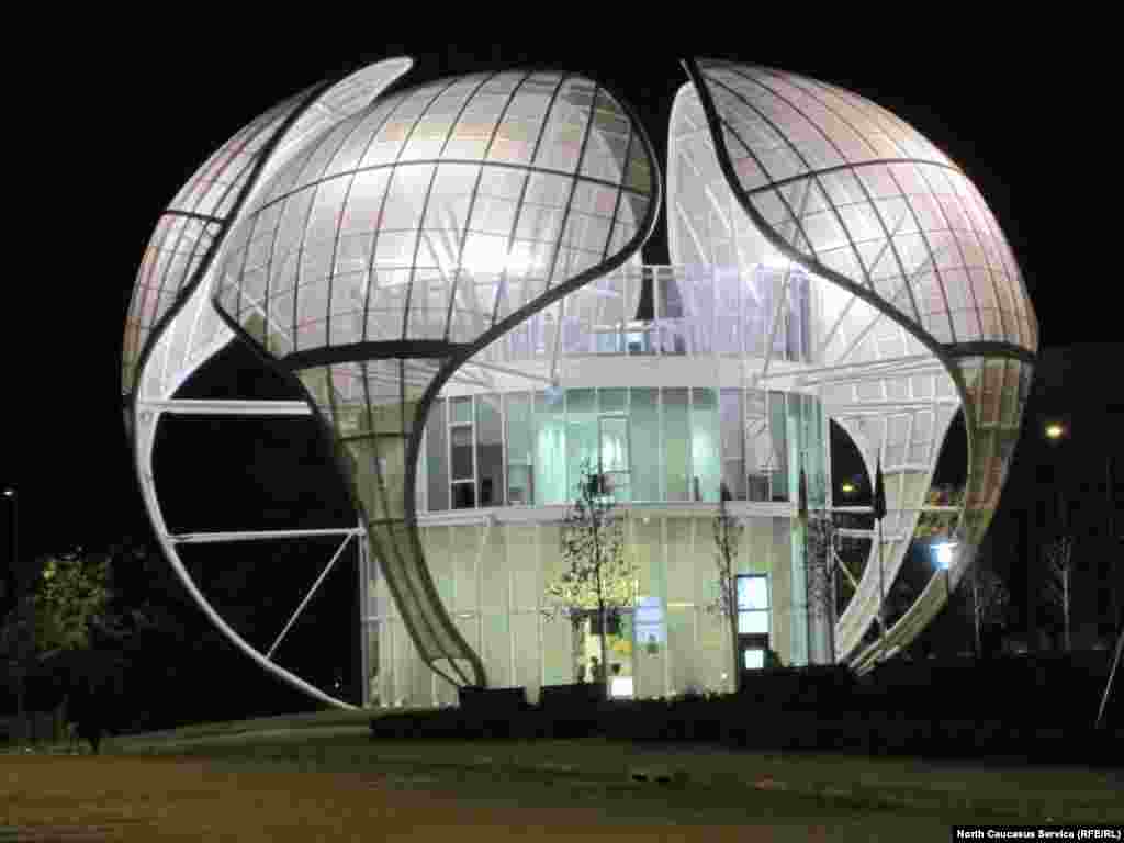 Ахирисел соназда информациялъул алатазда гIемер бицунеб букIуна Гуржиялъ гьарурал лъикIал реформабазул. Хасго низам цIуниялъул системаялда. Мадугьалзабазе кIудияб икъбал щун рагIула гьеб системаялда коррупциялде данде кьеркьеялъул ишалда. Гьеб жанисел ишазул министерлъиялъул объектазде балагьунцин бичIине бегьулин, абулеб буго цояз. Мисалалъе гьезул г1емерисел гьарун руго цорол, гъорлъан жо бихьуледухъ. Сураталда: Къварели мухъалъул полициялъул мина.