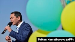 Омурбек Бабанов під час передвиборчого виступу, Бішкек, 22 вересня 2017 року