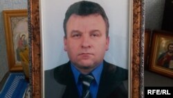 Фото Івана Рєзниченка у помешканні його родини