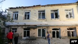 Разрушенная обстрелами больница в Донецке