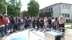 Niš: Tekstilni radnici protestovali zbog otkaza Niš: Tekstilni radnici protestovali zbog otkaza