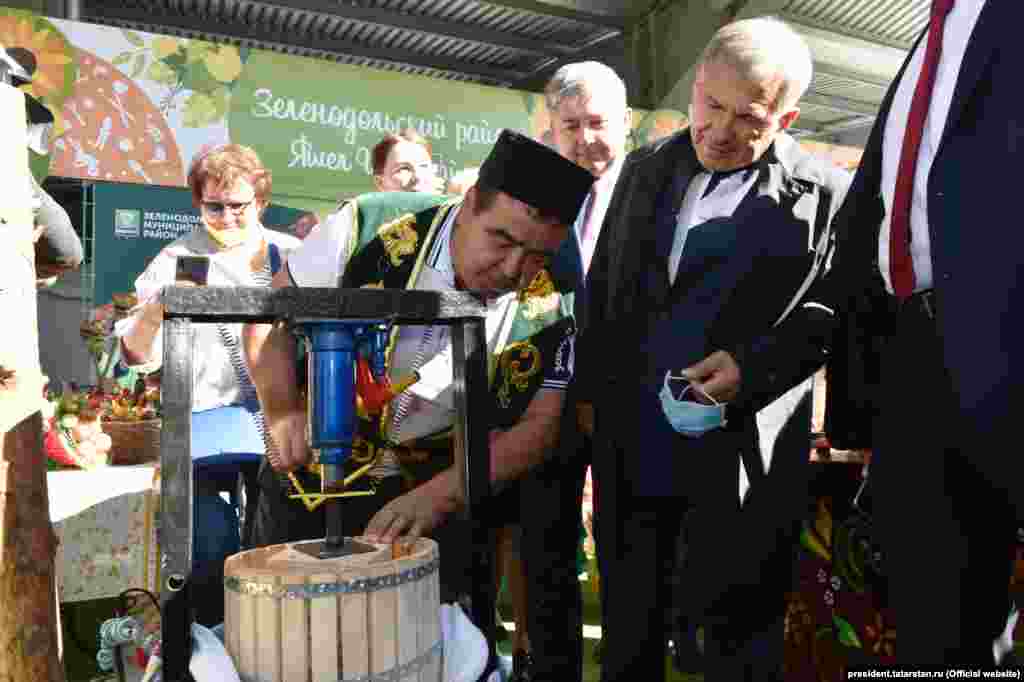 ...и вовсе исчезла с лица. 