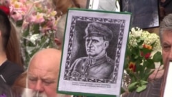 «Орки» й затримання: як відбулась акція «Безсмертного полку» в Києві (відео) «Орки» й затримання: як відбулась акція «Безсмертного полку» в Києві (відео)