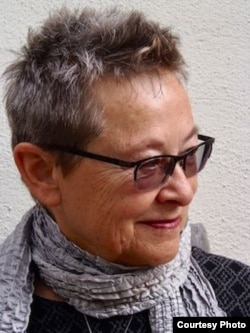 ედრიენ მეიორი