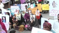 د بلوچستان لادرکه کسانو کورنيو په کراچۍ کې احتجاج کړی د بلوچستان لادرکه کسانو کورنيو په کراچۍ کې احتجاج کړی