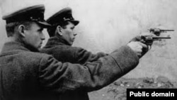 Сотрудники НКВД (архивное фото)