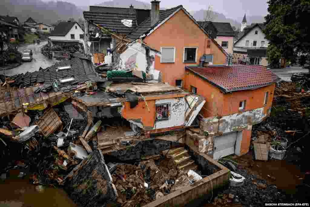 Разрушения в деревне Шульд. Из-за ливней разлилась река Ар в районе Арвайлера, 16 июля 2021 
