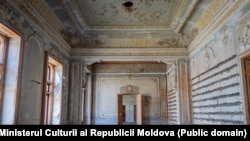 Imagine din interiorul vilei urbane a lui Vladimir Herța (numită și Casa Herța), monument de arhitectură și istorie de însemnătate națională.