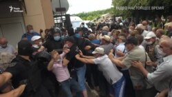 Чорнобильці проти COVID-19. У Харкові активісти заблокували лікарню (відео) Чорнобильці проти COVID-19. У Харкові активісти заблокували лікарню (відео)