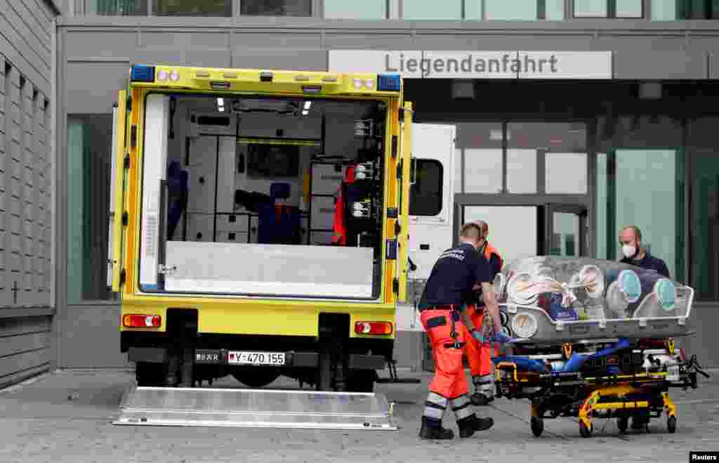 Линейката, с която Навални е закаран от берлинското летище "Тегел" в болница "Шарите" на 22 август.