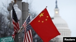 Zastave Amerike i Kine u Vašingtonu - ilustracija