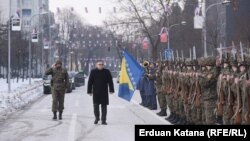 Ja sam odlučio, a ne oni, da hoću da imam počasnu jedinicu: Mladen Ivanić sa počasnom gardom