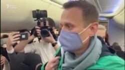 Навальный вернулся и взят под стражу Навальный вернулся и взят под стражу