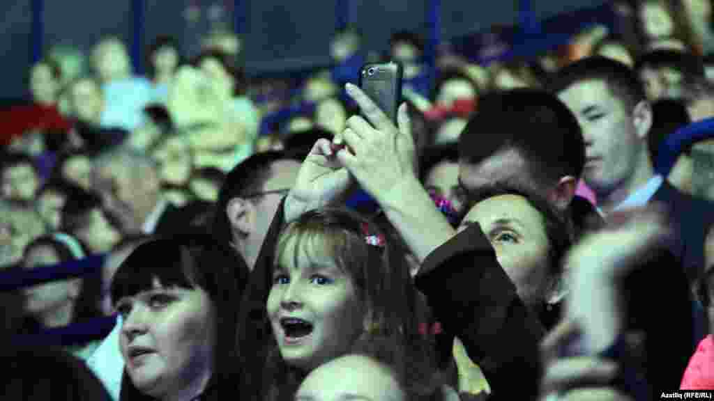 Республикакүләм зур Чыршы бәйрәменең төп тамашачылары - мәктәп укучылары  