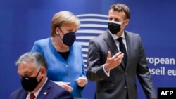 Участники саммита в Брюсселе, 24-25 мая 2021 (слева направо): премьер-министр Венгрии Виктор Орбан, канцлер ФРГ Ангела Меркель и президент Франции Эммануэль Макрон