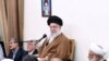 Na ovoj fotografiji koju je objavila zvanična web stranica ureda iranskog vrhovnog vođe, vrhovni vođa ajatolah Ali Khamenei govori na sastanku u Teheranu 15. aprila.