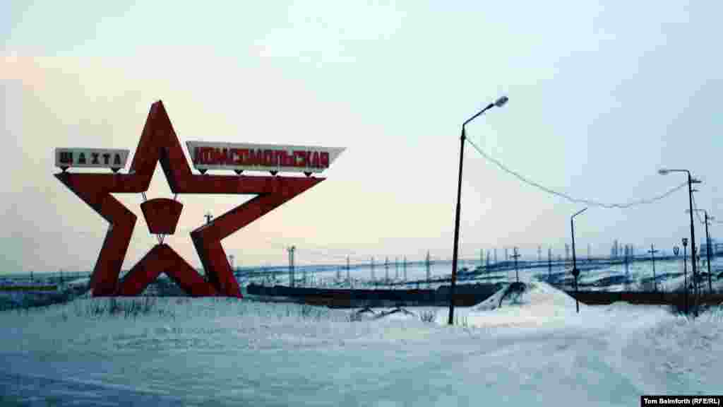 Ulaz u rudnik Komsomolskaja mine, zatvoren početkom 1990-tih godina.