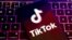 Platforma TikTok spune că are o funcție de control parental, prin care părinții pot limita accesul copiilor la conținut neadecvat.